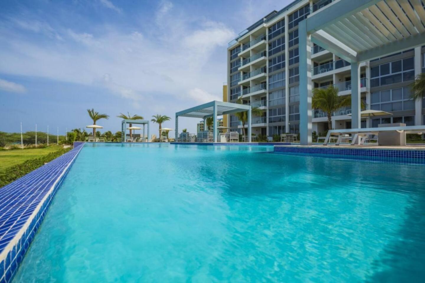 Breath Taking Beach Front Views Condo Eagle Beach Palm Beach Exterior photo